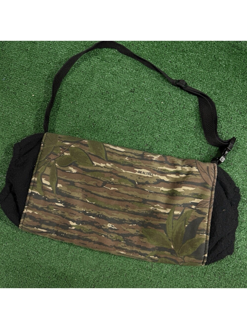 Vintage Realtree Hand Warmer Camo Fleece Belt Hunting Hand Warmer Mossy Oak 80’s
